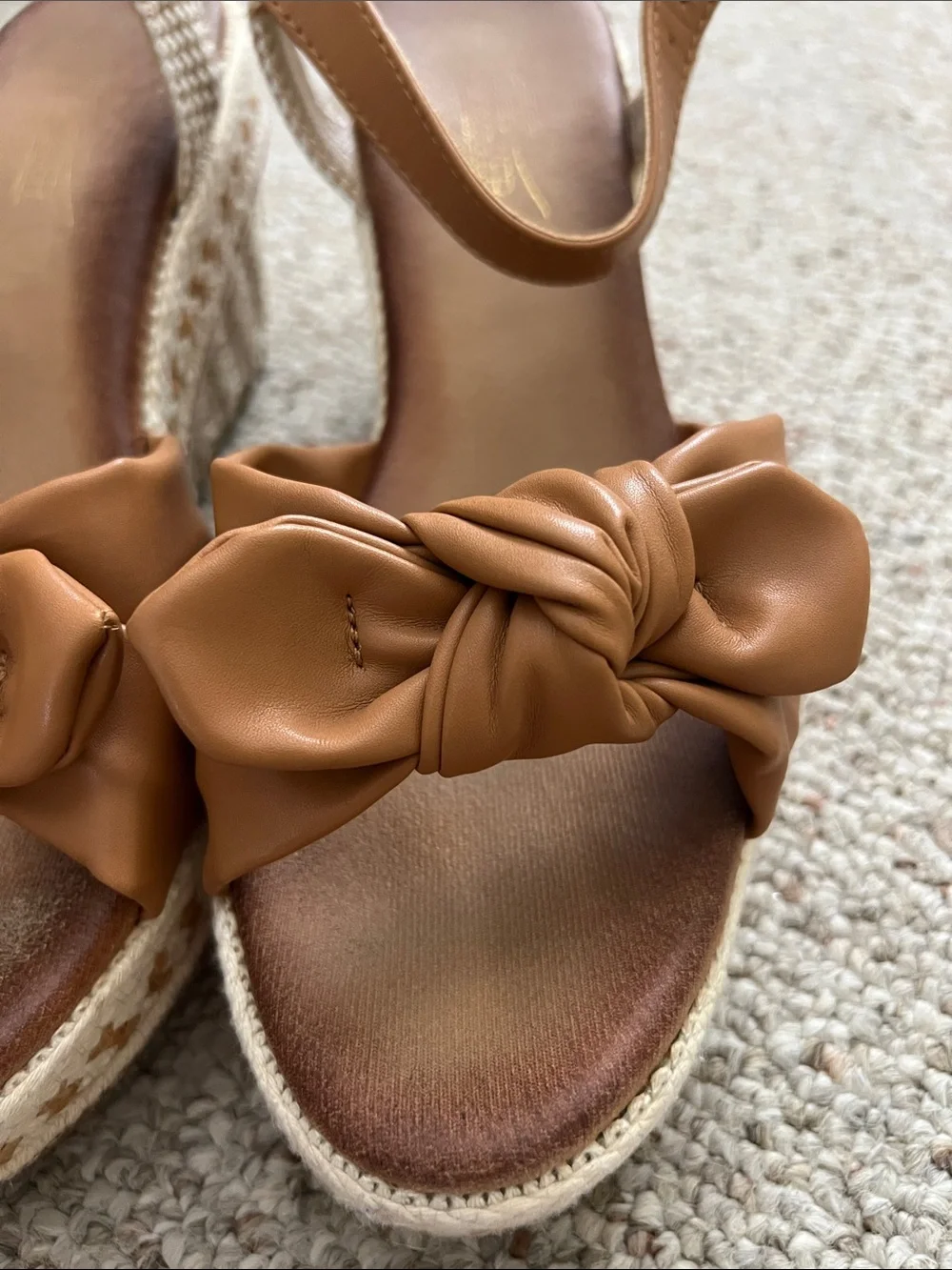 Women's Knot-Front Wedge Sandals - Tan